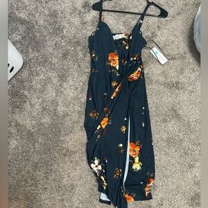 Mid length dress, form fitting